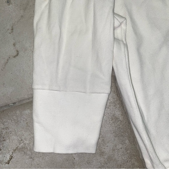 Karl Lagerfeld Paris Size Small Grey Waffle Knit 3/4 Puff Sleeve Pin Accent Top - Picture 3 of 8